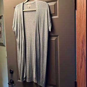 Woman’s open front gray cardigan. Size medium.